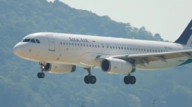 Uçak Airbus 320 yaklaşıyor