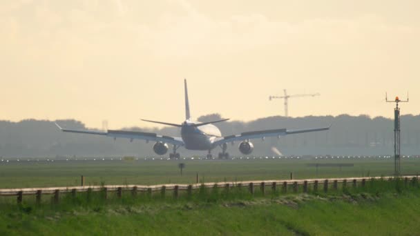 Aterragem no KLM Airbus A330 — Vídeo de Stock