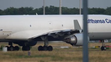 Lufthansa kargo Md-11 Taksilemek