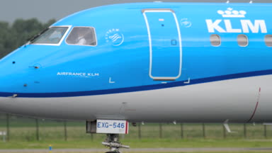 KIM Cityhopper Embraer 175 Taksilemek