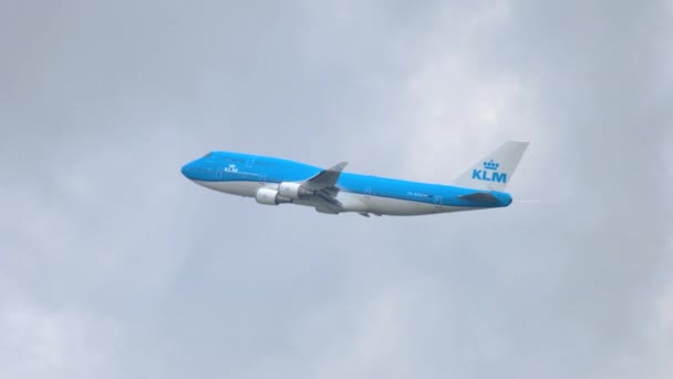 Взлет KLM Boeing 747 — стоковое видео