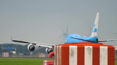 KLM Boeing 747 kalkış