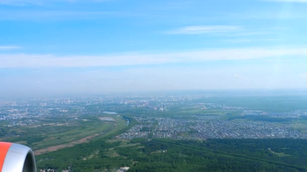 Vista aérea desde el avión descendente — Vídeos de Stock