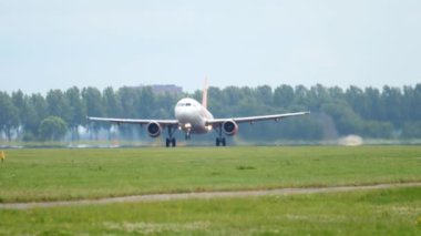 EasyJet Airbus 320 kalkış