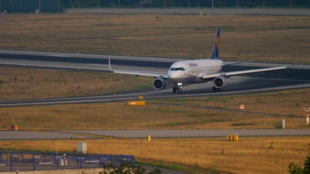 Lufthansa Airbus 320 taxiagem — Vídeo de Stock