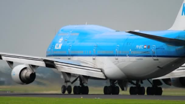 Взлет KLM Boeing 747 — стоковое видео