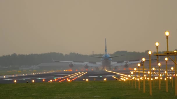 Kifutópálya 18r leszálló repülőgép Polderbaan — Stock videók