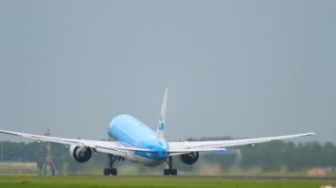 KLM Boeing 777 kalkış