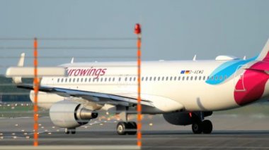 Uçak kalkıştan önce kalkıyor.