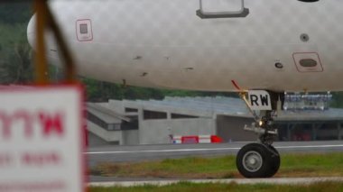 Kaplan Airbus A320 gidiş daha önce hava.