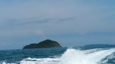 Deniz manzarası Andaman Denizi'nin dikiz üzerinden sürat teknesi
