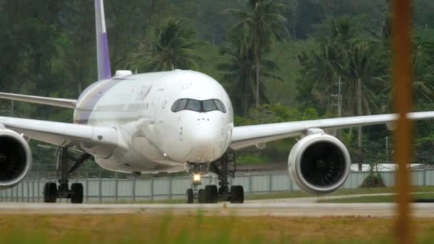 Chegar a Phuket - taxiing após o desembarque — Vídeo de Stock