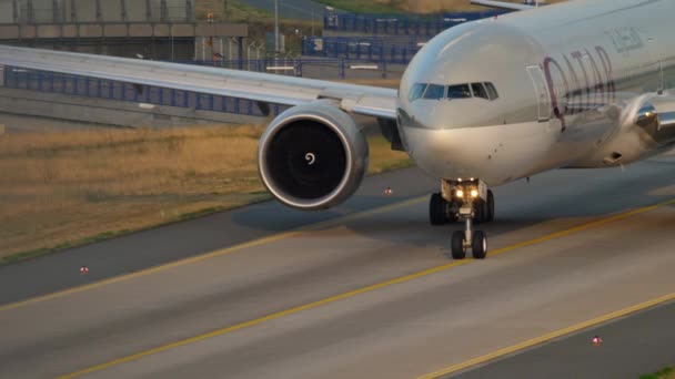 Boeing 777 beskatta på Fraport — Stockvideo