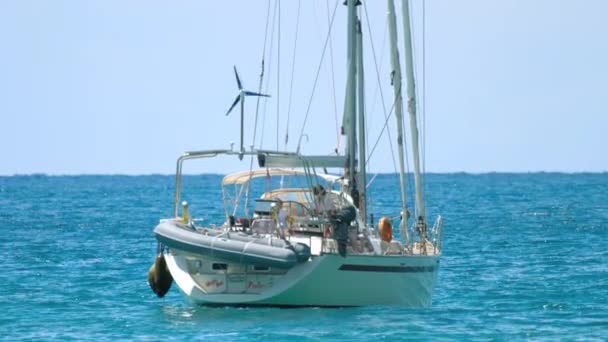 Mocowania jachtu w pobliżu Phuket — Wideo stockowe