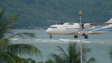 Turboprop uçak yaklaşıyor