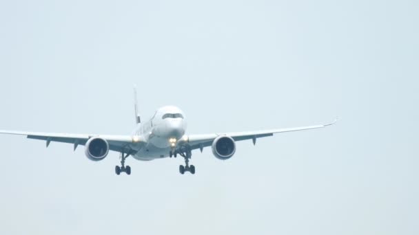 普吉岛 11月27日 201 空中客车 A350 芬兰航空公司 Lwi 接近降落前普吉岛机场 — 图库视频影像