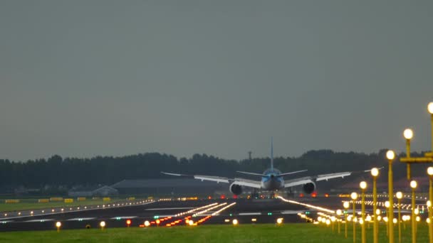 Aviones de cuerpo ancho acercándose — Vídeos de Stock