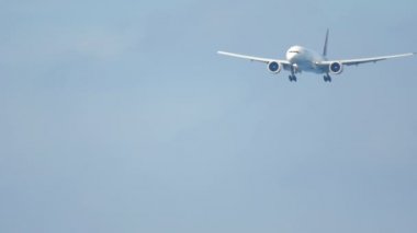 Uçak Boeing 777 açılış