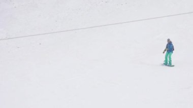 Belokurikha, Rusya Federasyonu - Marth 09, 2018: tanımlanamayan turist dağlar Kayak Merkezi Belokurikha rahatlayın.