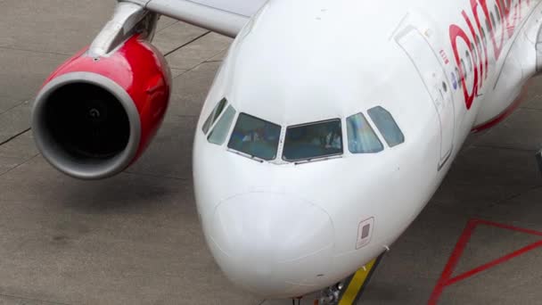 Airberlin Airbus A320 remorquage — Video
