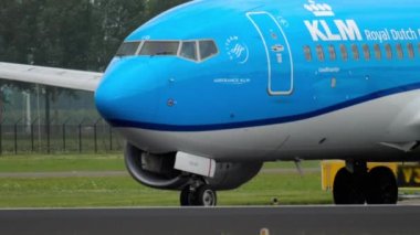 KLM Boeing 737 kalkış önce Taksilemek