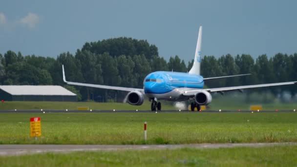 KLM Boeing 737 avgång — Stockvideo