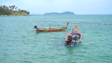 Bağlantılı iki longtail tekne