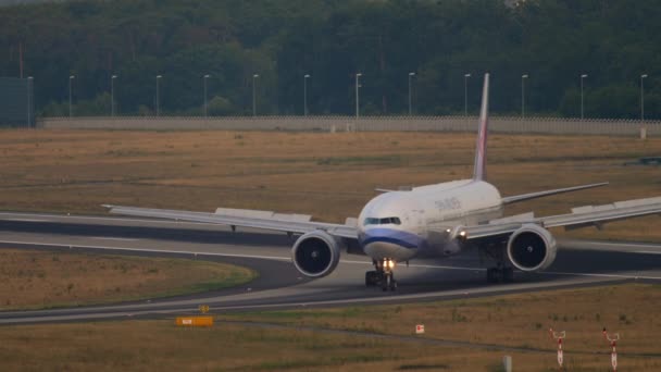 タキシング中国航空ボーイング 777 — ストック動画