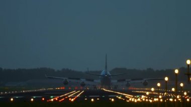 Uçak pist 18r açılış Polderbaan