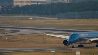 Boeing 787 iniş sonra Taksilemek