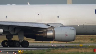 Lufthansa kargo Md-11 Taksilemek
