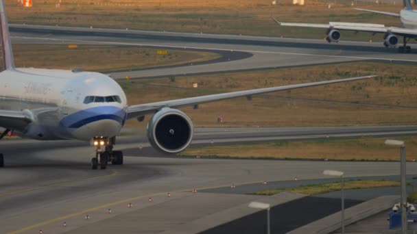 China Airlines Boeing 777 rullaggio — Video Stock