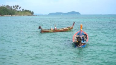 Bağlantılı iki longtail tekne