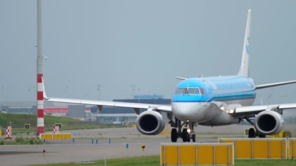 KLM Cityhopper Embraer 190 en rodaje — Vídeos de Stock