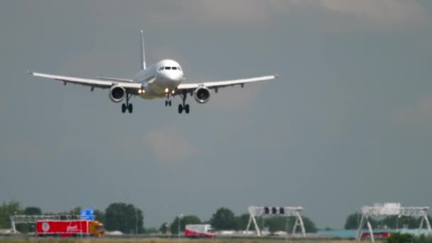 Atterrissage d'Airbus 321 d'Air France — Video
