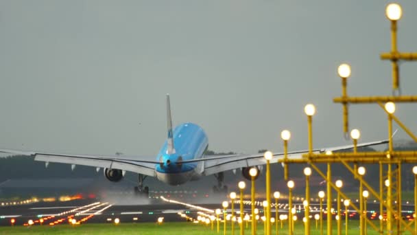 KLM Airbus A330 açılış — Stok video