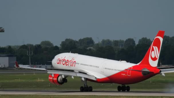 Avión aterrizando por la mañana — Vídeos de Stock