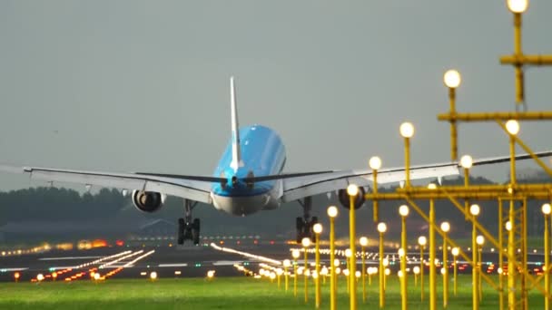 Klm 空中客车 A330 着陆 — 图库视频影像