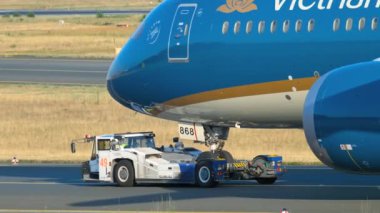 Boeing 787 servise çekme