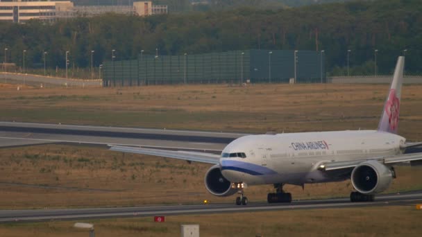 China Airlines Boeing 777 en rodaje — Vídeos de Stock