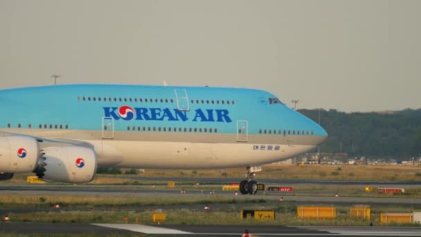 大韓航空ボーイング 747 型機タキシング — ストック動画