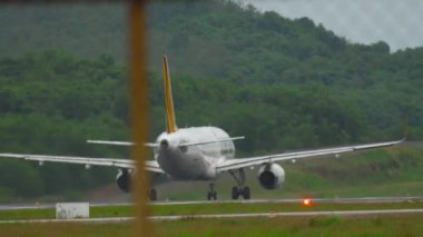 Kaplan Airbus A320 kalkış hava