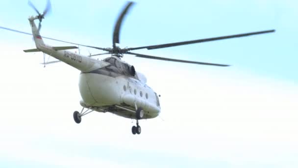 Helicóptero en Airshow — Vídeo de stock