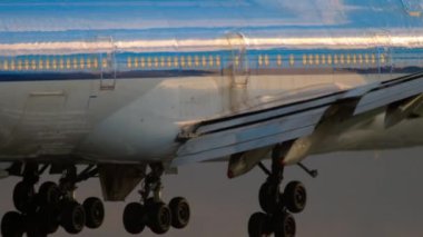 KLM Boeing 747 açılış