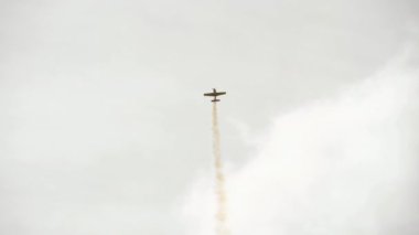 Spor uçak akrobasi performans