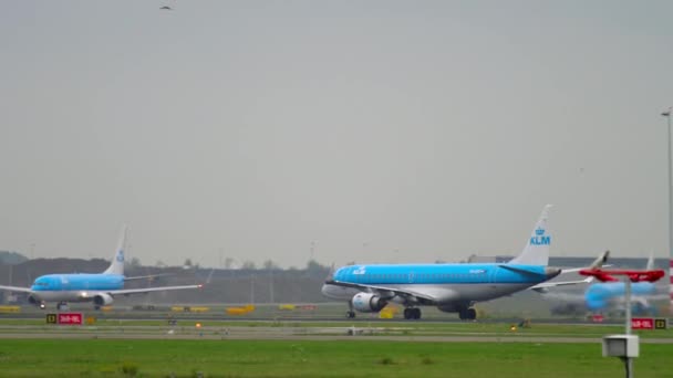 Décollage de KLM Cityhopper Embraer — Video