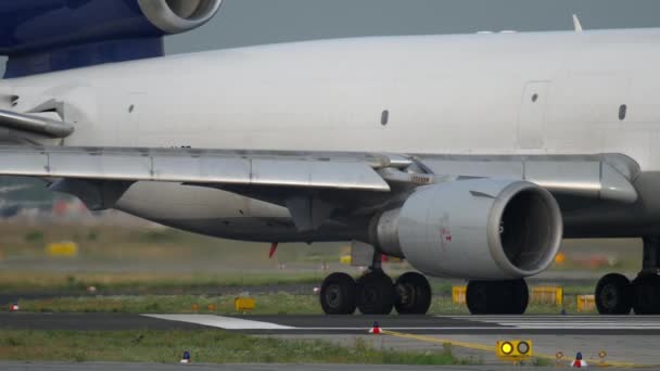 Big Cargo avión taxiing — Vídeo de stock