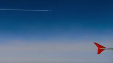 Paralel sahasında uçak fly
