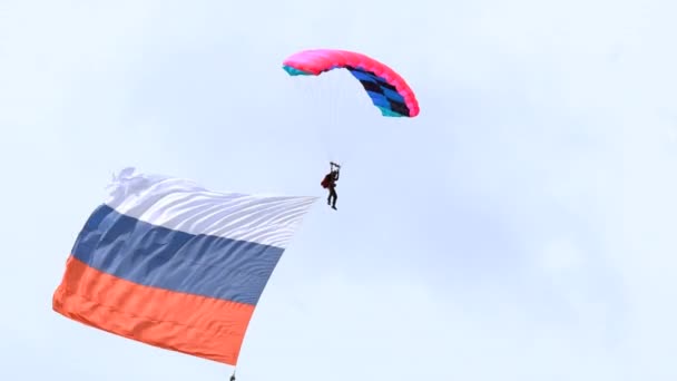 Novosibirsk Fédération Russie Août 2018 Parachutiste Avec Drapeau Fédération Russie — Video