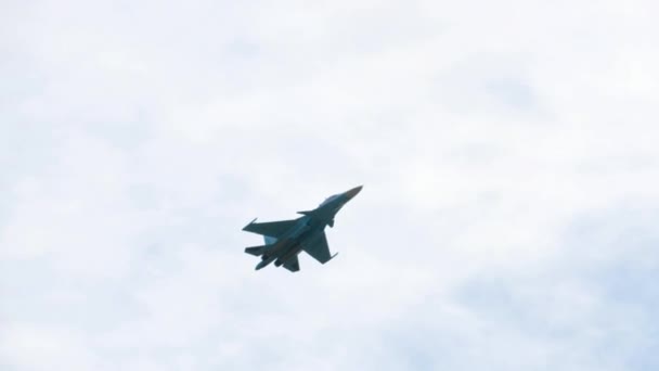 Sukhoi Su-34 FÖRSVARSSPELARE under demonstration flyg — Stockvideo